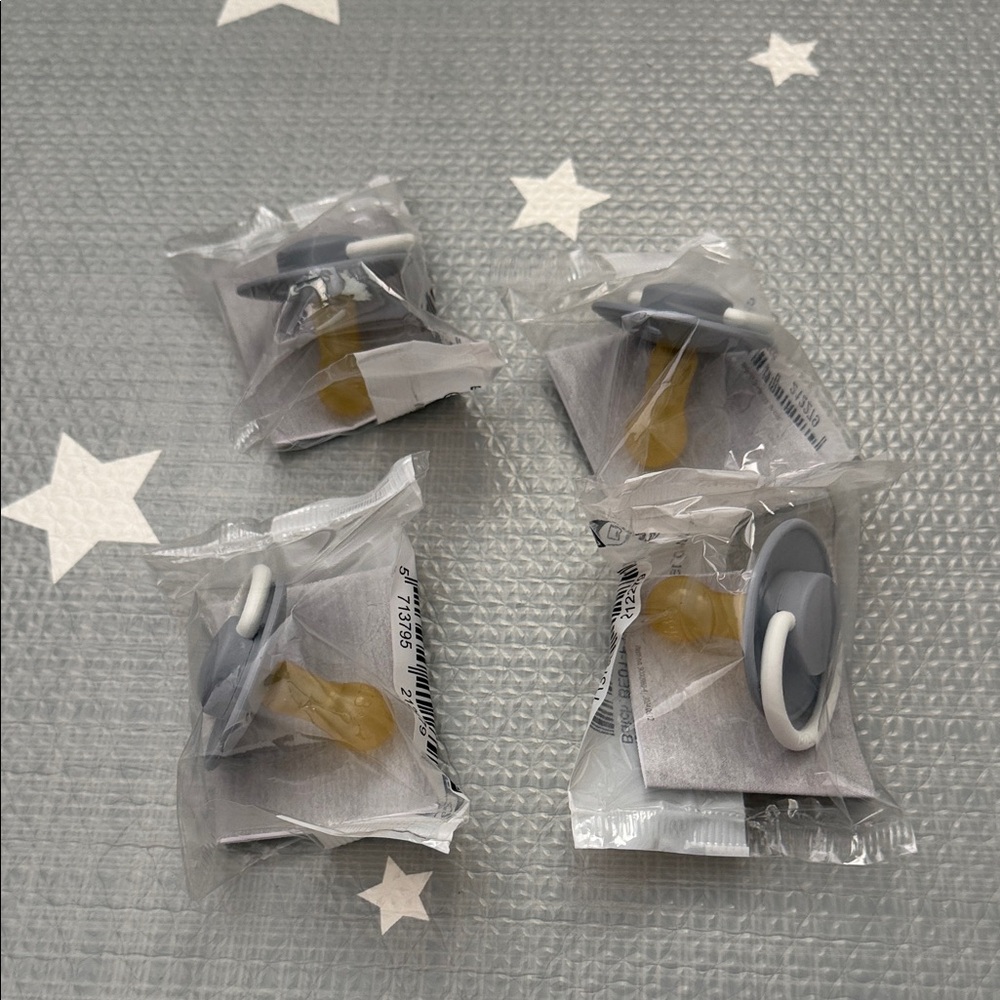 Bibs - NWT Set of 4 Pacifiers - De Lux Latex Size 2 Cloud Glow